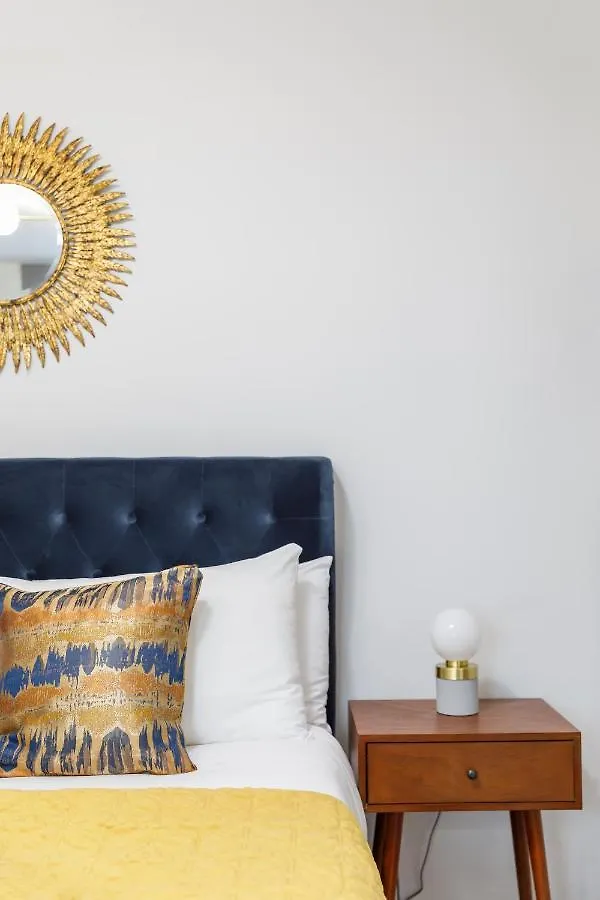 Finch Lodge, A Boutique Private Retreat 브라이턴 아파트